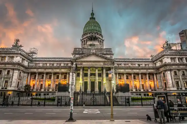 En ambas cámaras del Congreso se proponen desafiar los vetos de Milei