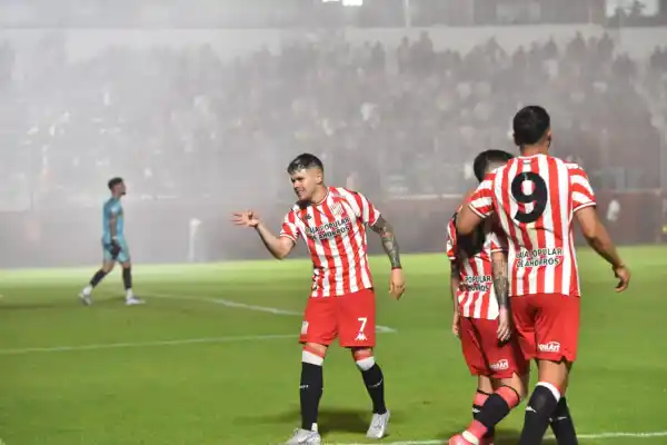 San Martín de Tucumán se reencontró con su esencia y goleó por 4-0 a un Atlanta sorprendido