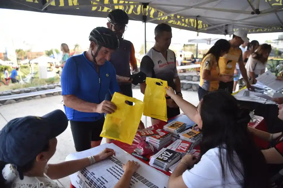 CUENTA REGRESIVA. Los bikers fueron acreditados ayer en Yerba Buena.