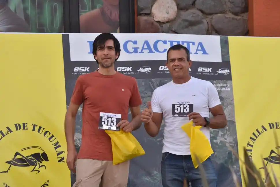 ACREDITADOS. Los participantes posaron junto a los banner de los sponsor.