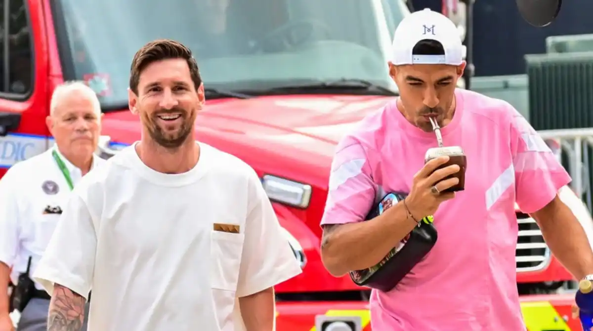 DIVERTIDO IDA Y VUELTA. Lionel Messi y Luis Suárez tuvieron un divertido cruce en las redes sociales tras el triunfo del equipo amateur que fundaron. (Foto: EFE)
