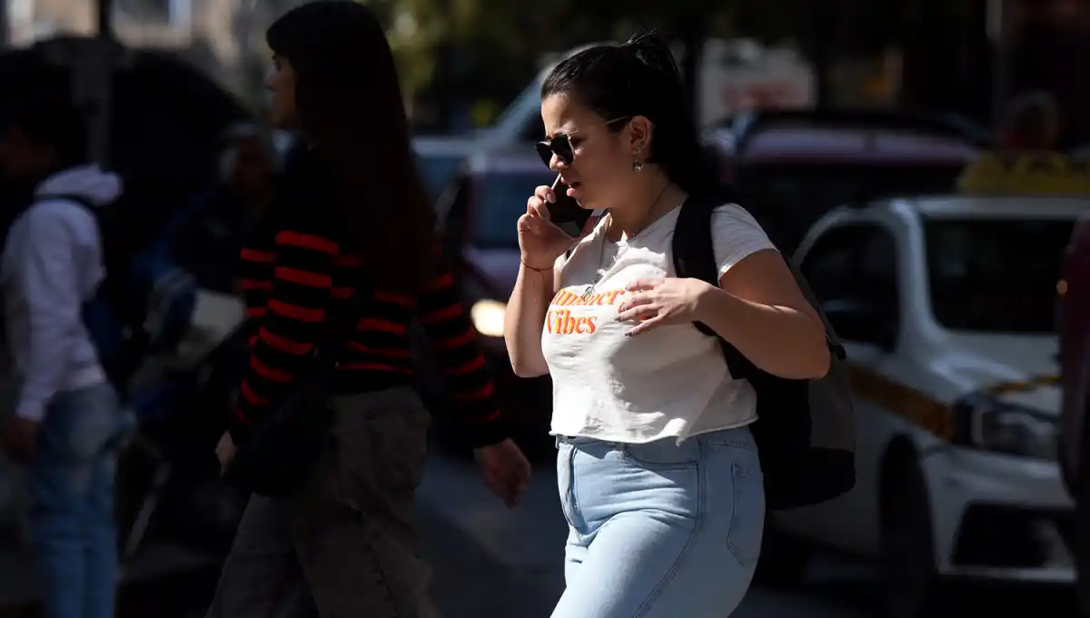 CALOR. En la previa a la llegada de la primavera, las tucumanas y tucumanos deberán amoldarse a máximas que superarían los 30 °C. 