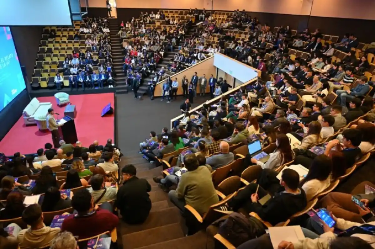 El encuentro reunió profesionales y estudiantes de la comunicación.