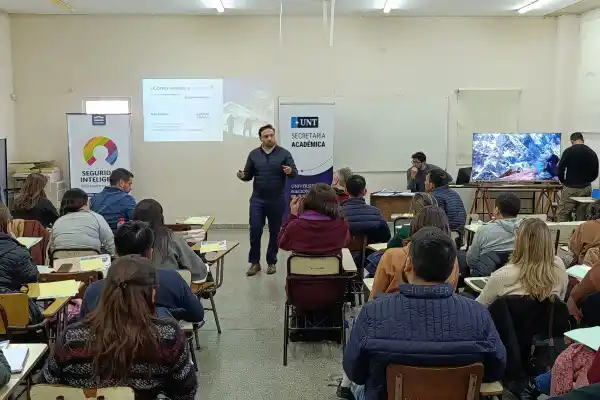 Tucumán celebra el Día del Profesional Universitario con la jornada “Pensar el presente, liderar el futuro”