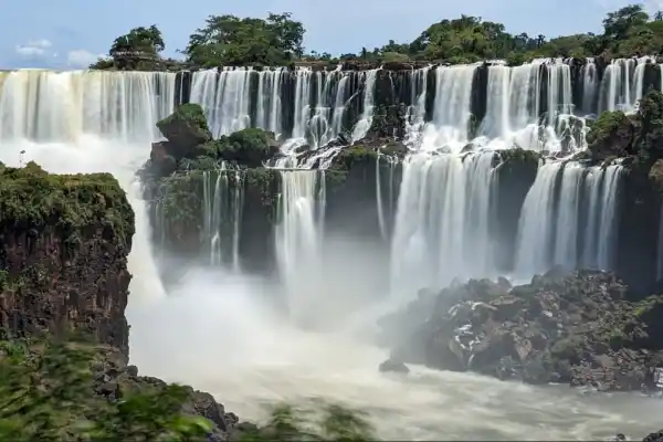 Fin de semana largo: se movilizaron más turistas, pero cayó el gasto por una menor permanencia
