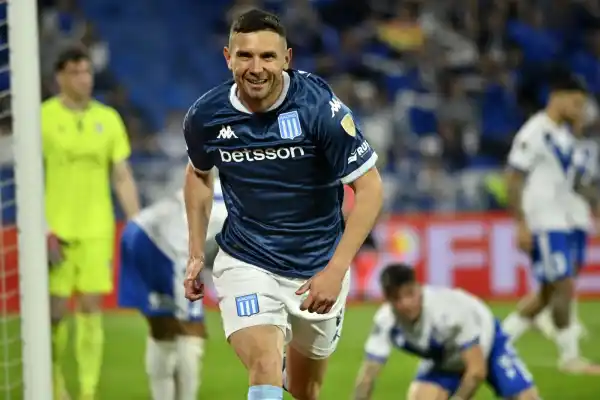 Racing golpeó primero y jugará en el Cilindro con ventaja gracias a Maravilla Martínez