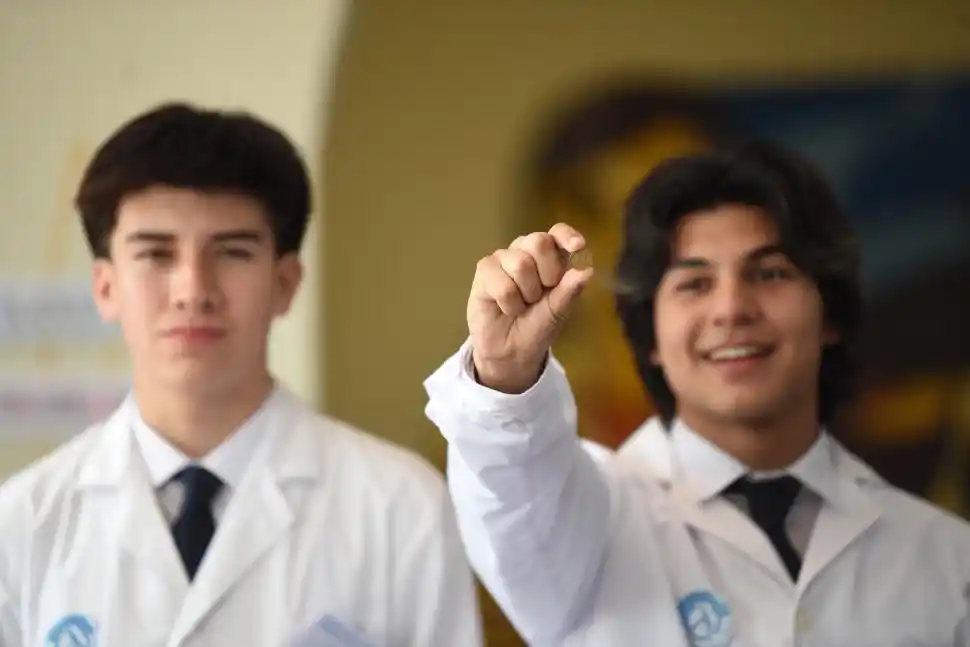 CÁBALA. La moneda de la suerte que los chicos llevan siempre con ellos.