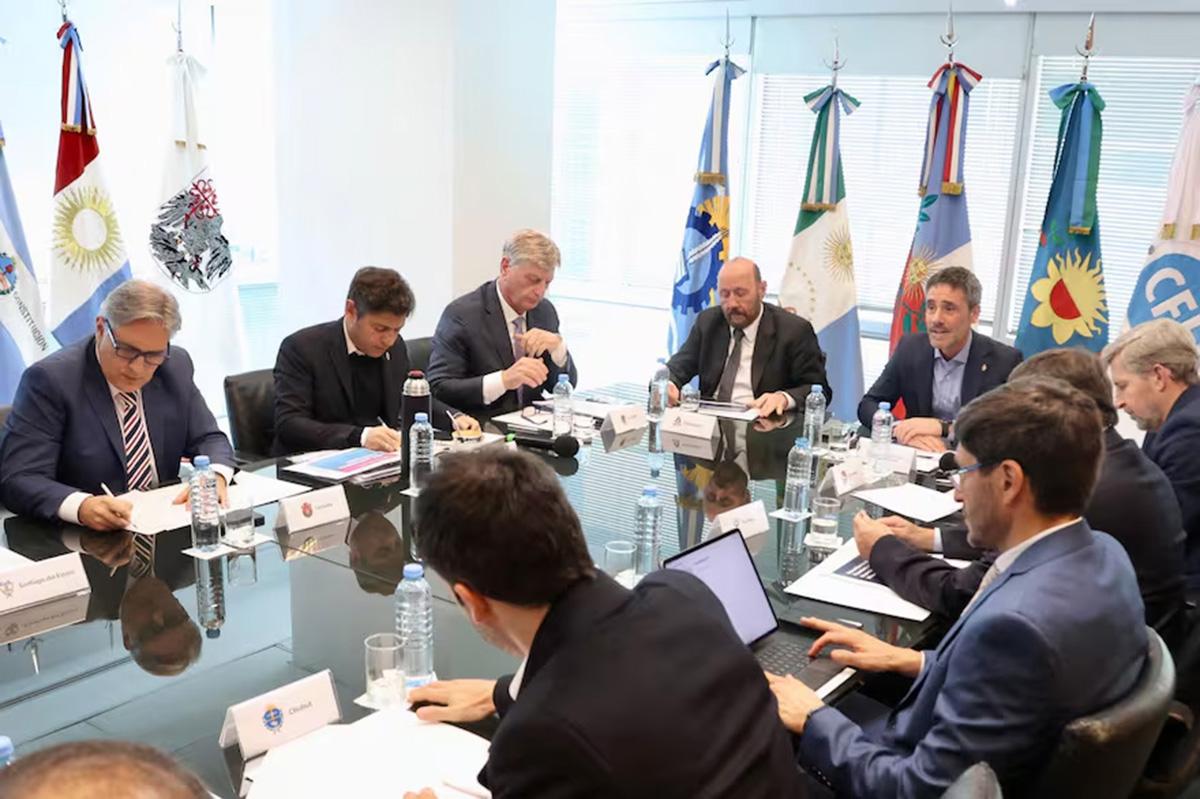 NEGOCIACIONES. La Casa Rosada flexibiliza su política fiscal para captar el apoyo de los gobernadores.
