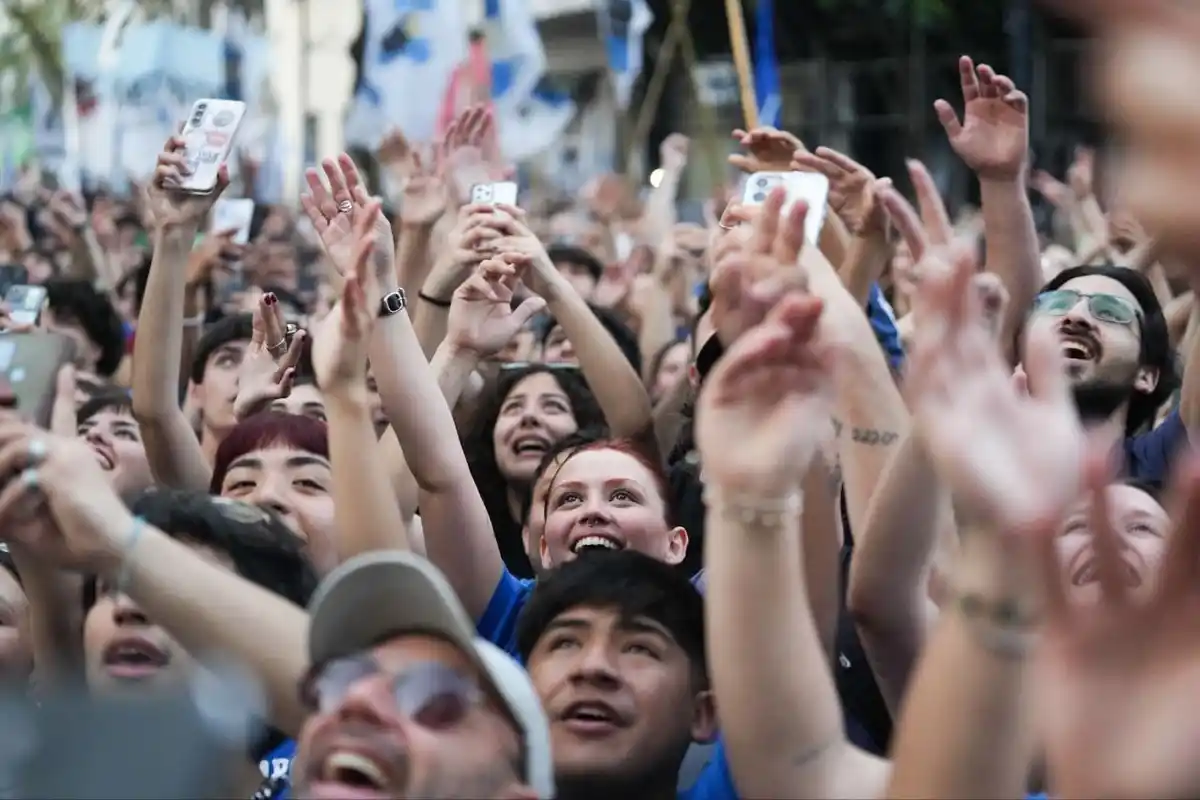 Cristina Kirchner, tras el rechazo en Diputados a los vetos de Milei: “El pueblo no cambia de ideas… sigue las banderas de Evita y Perón”