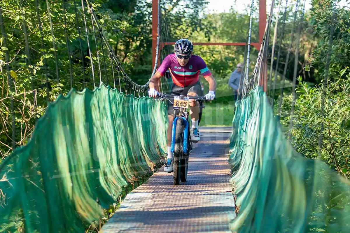 LÍDER. Rodrigo Altamirano marcha al frente en la categoría Elite del campeonato Tucumano de cross rural.