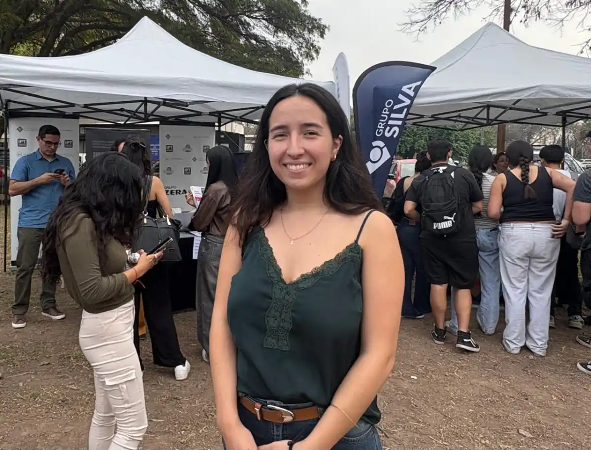 VECINA DE ECONÓMICAS. Lourdes Asón, estudiante de la Facultad de Ciencias Exactas y Tecnología de la Universidad Nacional de Tucumán, visitó la feria. / LA GACETA, VICTORIA REINOSO
