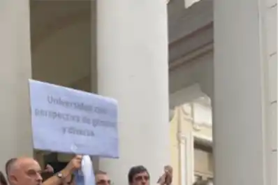 El rector de la UNT instó a marchar hoy por la universidad