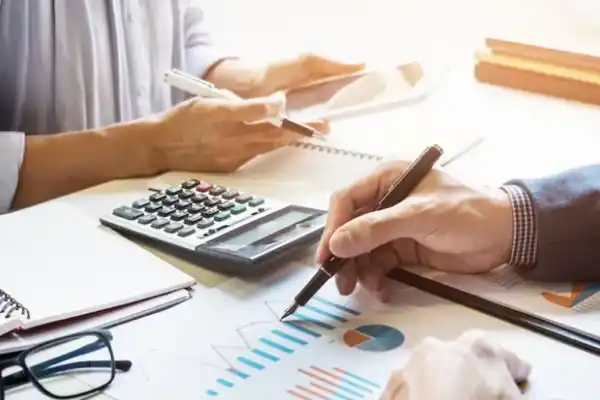 600x400_economa-laboral-argentina-se-ubica-tercer-lugar-global-presion-impositiva-sobre-trabajo-peso-346porciento-aportes-contribuciones-golpea-al-empleo-joven-1103270-115453.webp