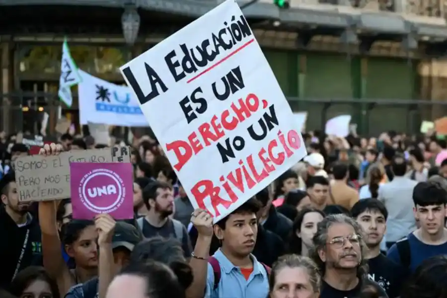 “Si hay veto, hay marcha”: estudiantes universitarios de Tucumán opinan sobre el reclamo por la educación