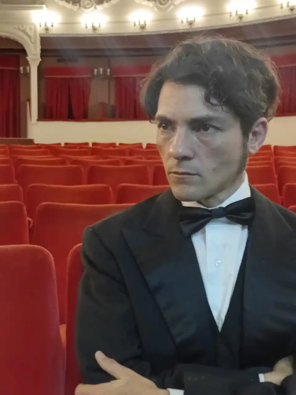 EL LOOK INMEJORABLE. Con el corte de pelo y las patillas, el parecido con Alberdi resulta llamativo.