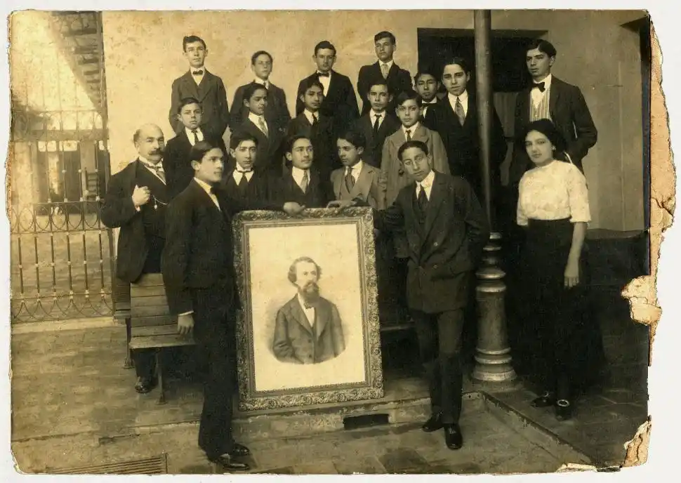 Recuerdos fotográficos: 1916. Se publican en el diario las inasistencias del Colegio Nacional