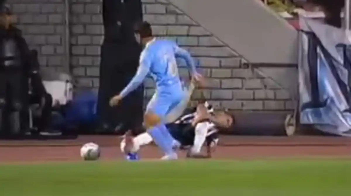 Tomás Cuello se lesionó en el partido entre Atlético Mineiro y Bolívar.