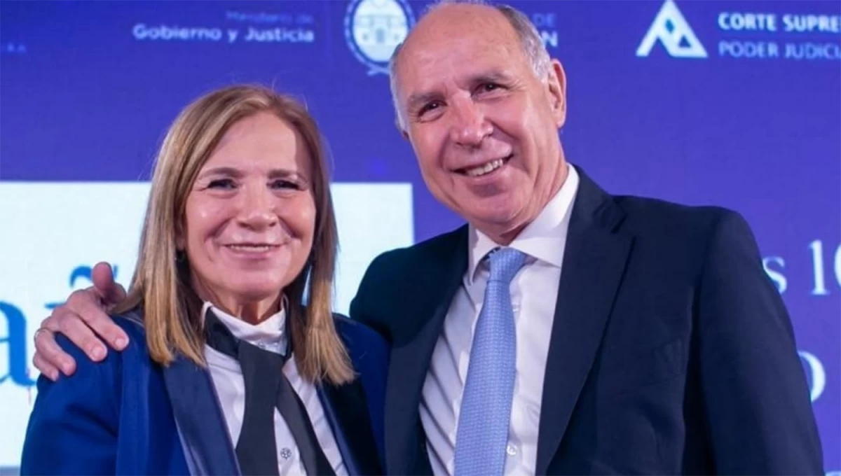 Adela Seguí junto a Ricardo Lorenzetti, juez de la Corte Suprema de Justicia de la Nación.