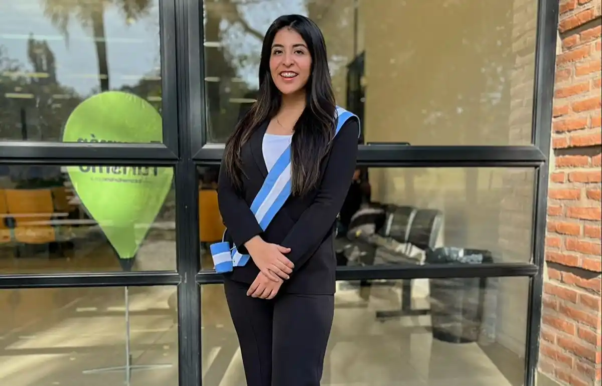 ABANDERADA. Ximena es de la segunda camada de médicos de la Universidad San Pablo-T. / CORTESÍA XIMENA ANAEL ALVAREZ