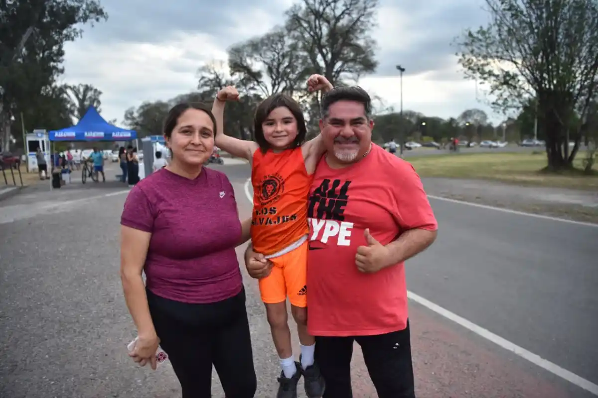 EN FAMILIA. El pequeño Mirko tendrá su presentación en los 3k participativos.