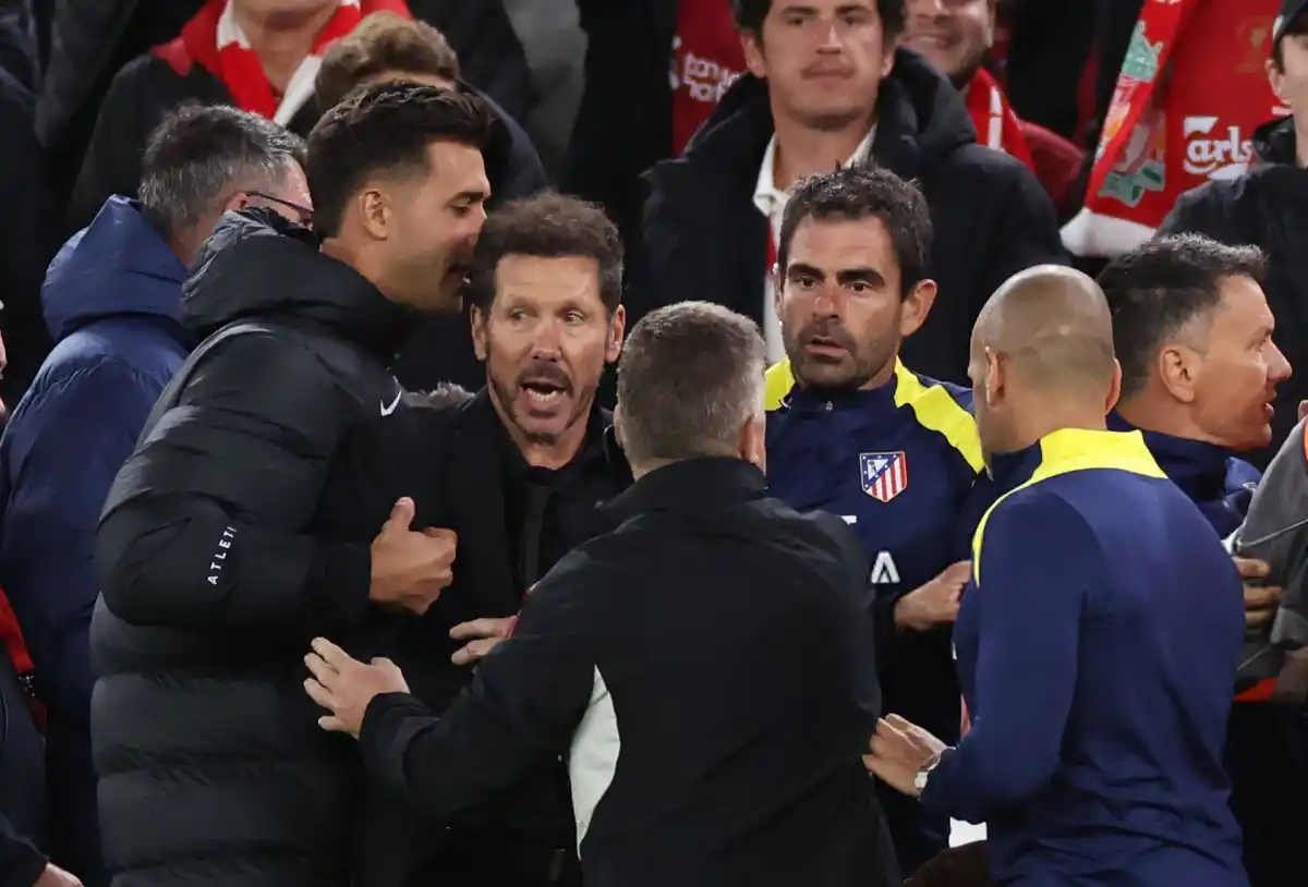 Un poco cobarde: el fuerte descargo del fanático de Liverpool que se enfrentó al Cholo Simeone