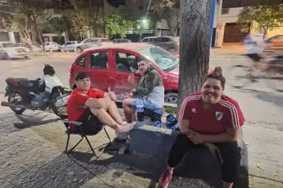 Hinchas de River ya hacen fila en la Liga Tucumana para conseguir entradas para el partido contra Atlético Tucumán