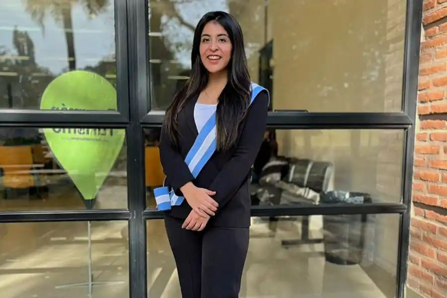 ABANDERADA. Ximena es de la segunda camada de médicos de la Universidad San Pablo-T. / CORTESÍA XIMENA ANAEL ALVAREZ