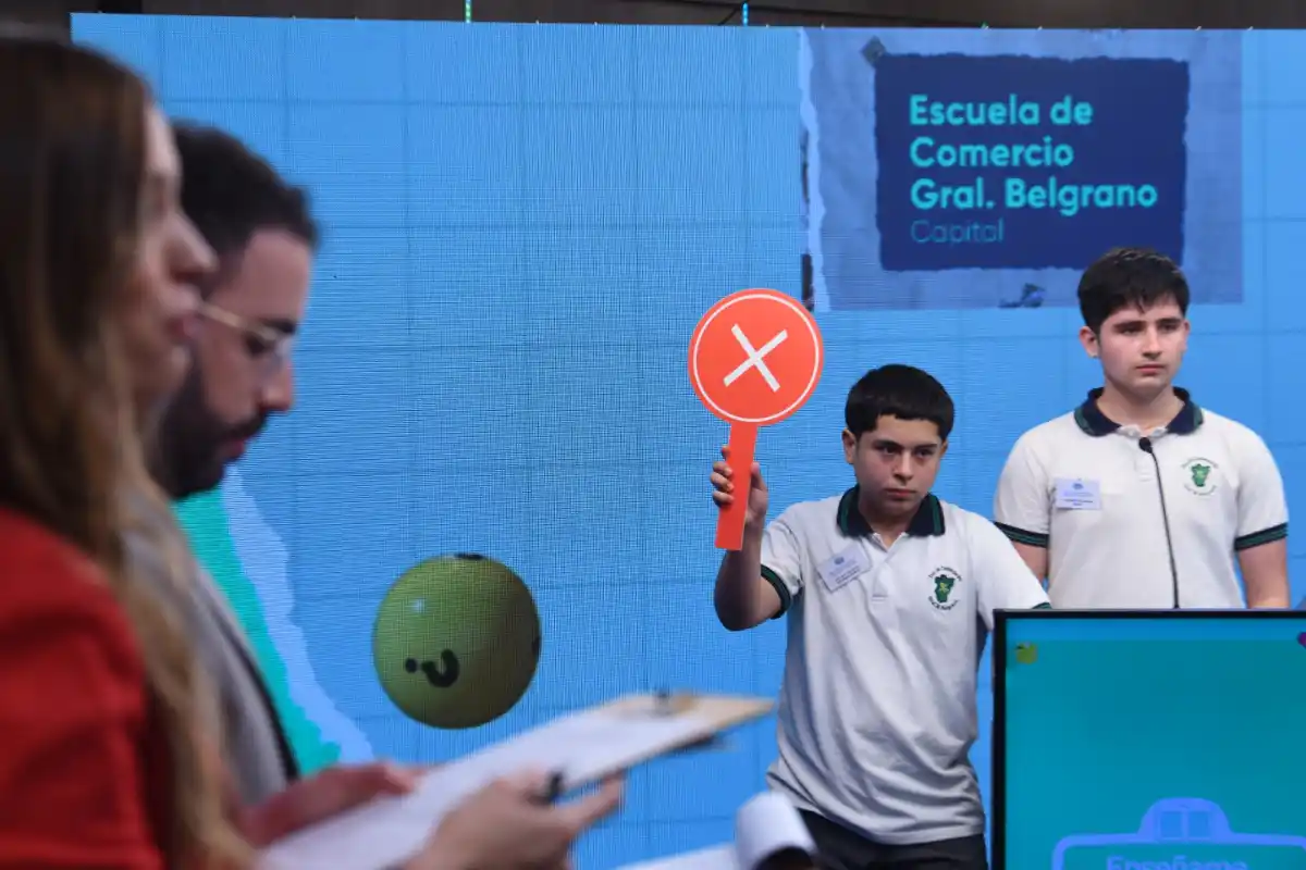 FALSO. Máximo Augusto Herrera Robles y Facundo Baltazar durante uno de los juegos de 