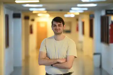 “Estudio para 10 por respeto hacia mis padres y profesores”, dice el alumno top de la UTN