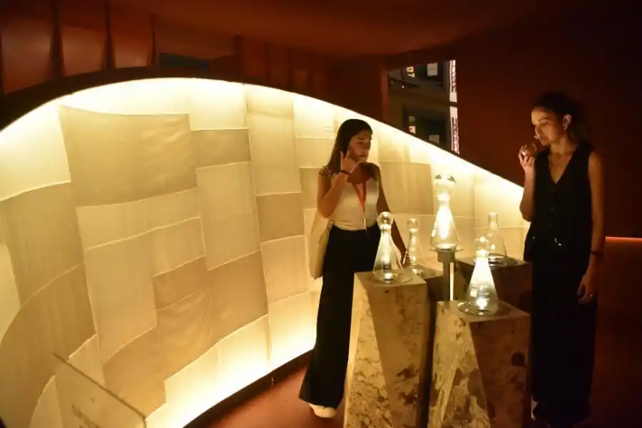 JUEGO DE LUCES. Todo se armó para generar mucha atracción.