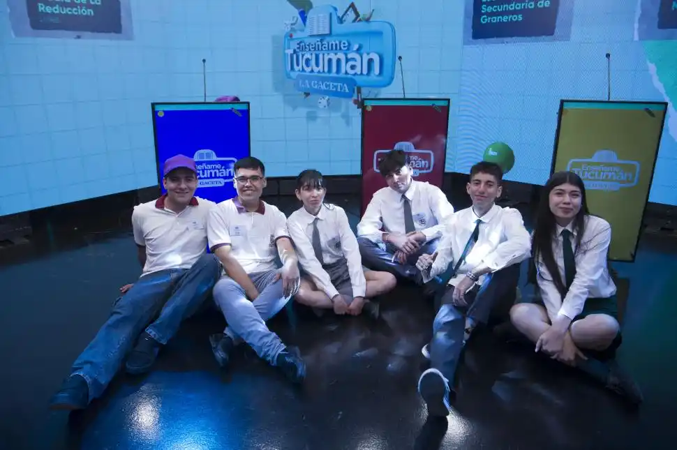 SONRISAS. Los chicos de la Escuela de la Reducción, la secundaria de Graneros y la escuela Técnica N° 1.