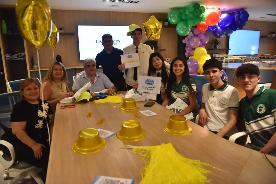 HACIA EL SUR. La de los monterizos fueron una de las hinchadas más ruidosas de la tarde, por lo que se destacaron en conocimiento y en aliento.