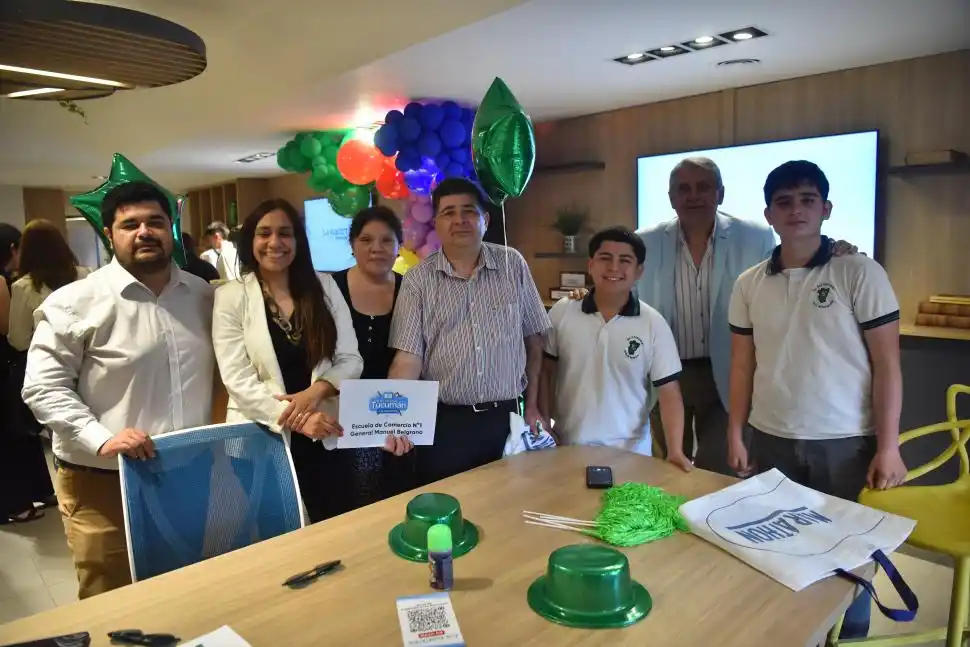 VERDE. La Escuela de Comercio N°1 tuvieron el color de la esperanza.