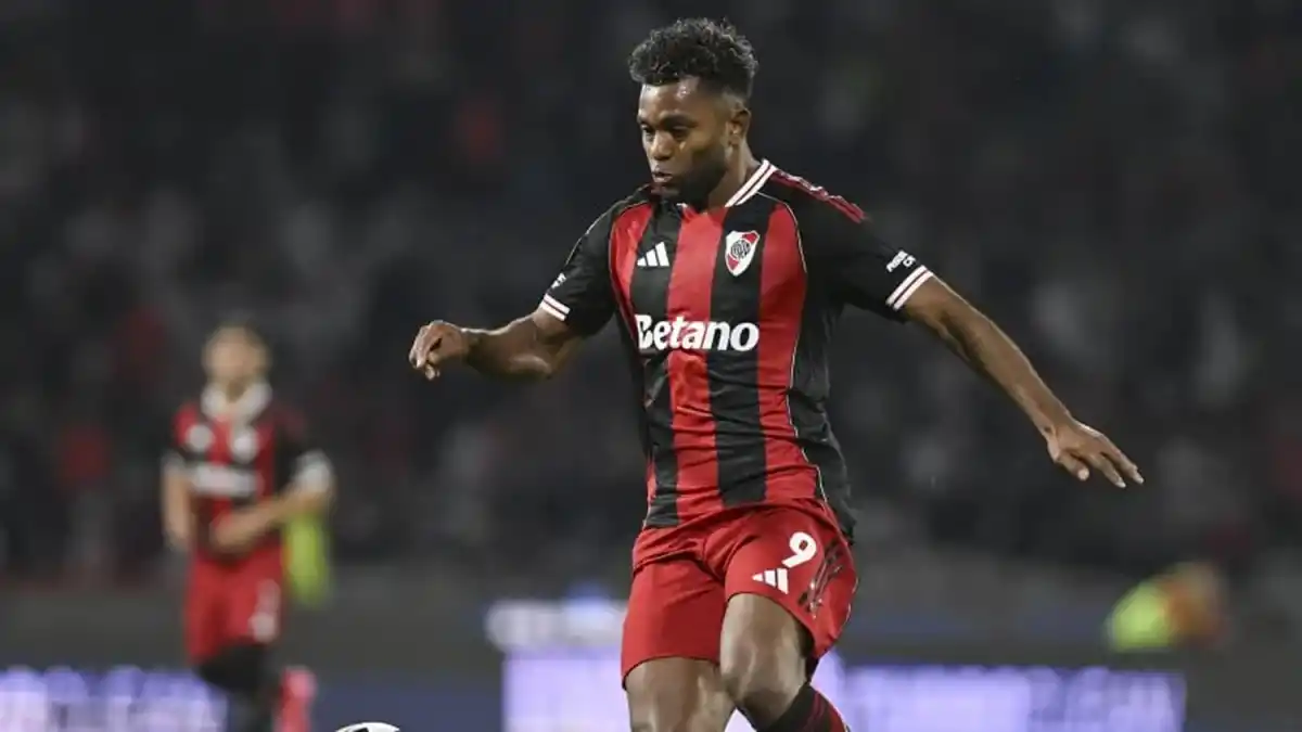 Miguel Borja en el Monumental José Fierro.