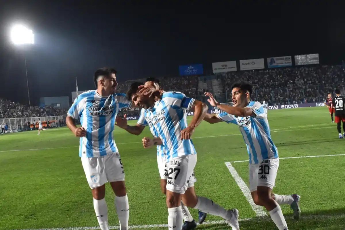 Festejo del gol de Clever Ferreira. 