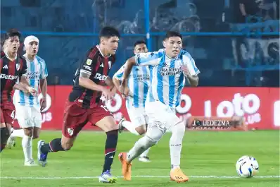 La emotiva reacción del padre de Carlos Abeldaño tras el debut de su hijo en Atlético Tucumán