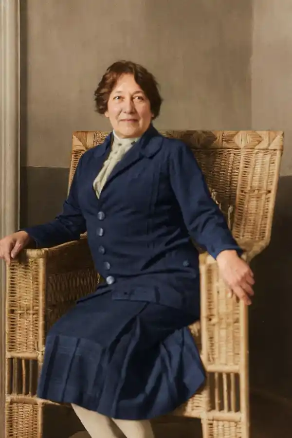 La genialidad de Lola Mora trasciende el tiempo, en viejas fotos o recreadas con IA