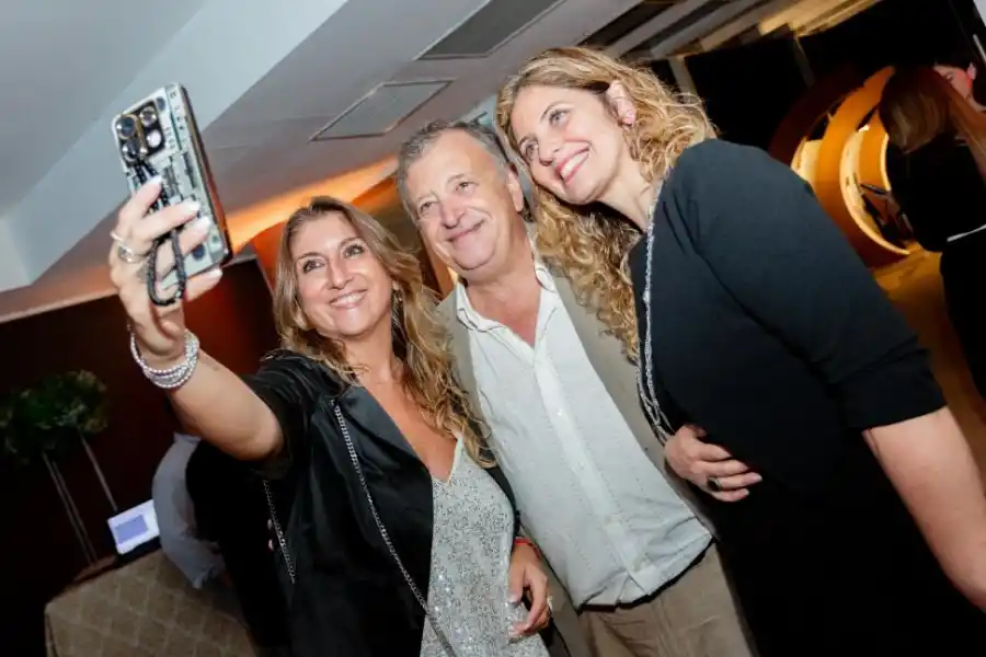 PARA EL RECUERDO. Florencia Caro, Alberto Núñez y Cecilia Conti.