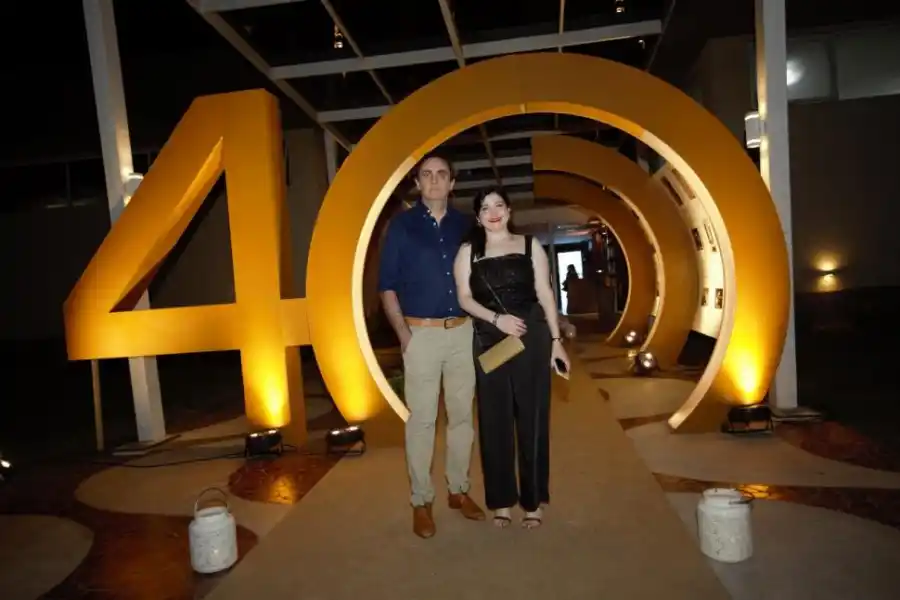 EL ARCO DE INGRESO. Alejandro Jatib y María Yazmina Ortega Hrescak.