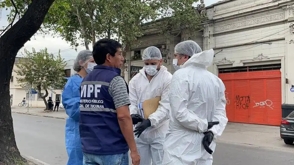 ATENTOS. Las pericias ocuparon buena parte de la mañana de ayer.