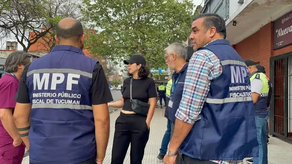 RECABANDO DATOS. Existen al menos tres versiones de lo sucedido.