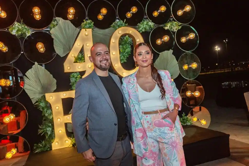 ALEGRES Y ENTUSIASMADOS. Franco Ponce y Yara Budeguer.