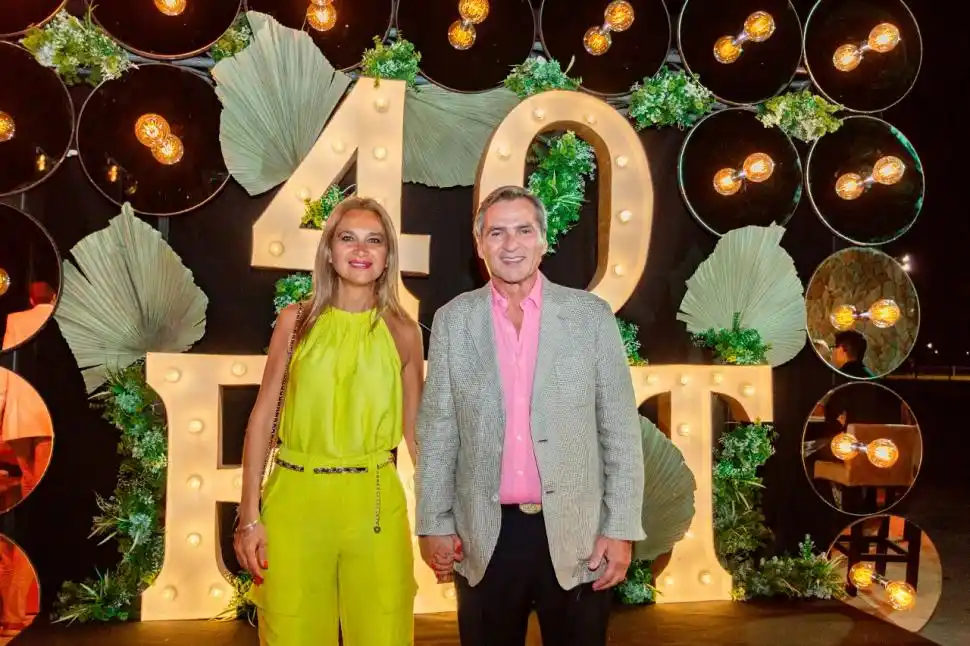 PRESENTES. Lorena Cuba y Bernardo Racedo Aragón se sumaron al festejo.