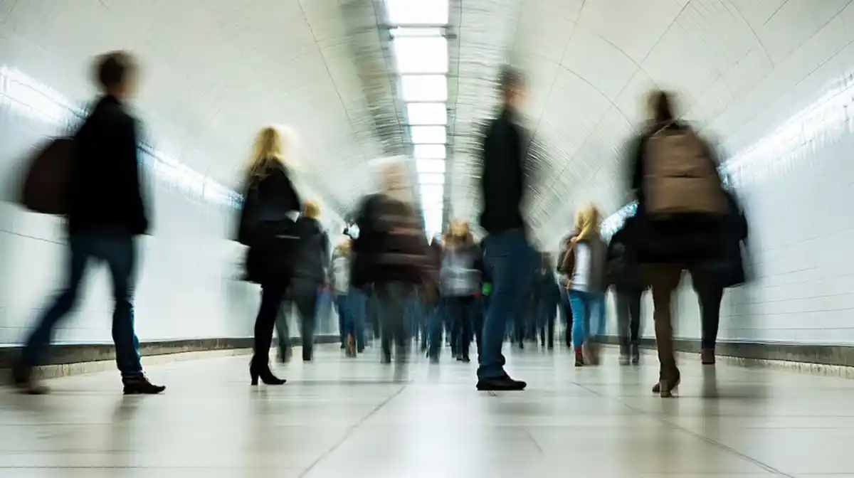 PSICOLOGÍA. Un estudio internacional confirmó que el apuro disminuye la cordialidad, pero el mindfulness permite sostenerla incluso en contextos estresantes.