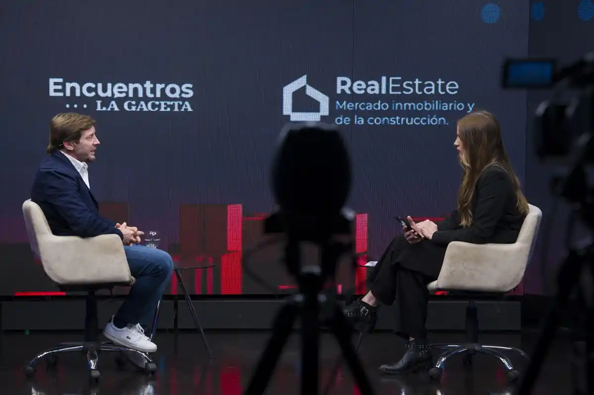 Sebastián Piliponsky, socio de Link Desarrollos Inmobiliarios, en la charla con Carolina Servetto. LA GACETA/FOTO DE DIEGO ARÁOZ 