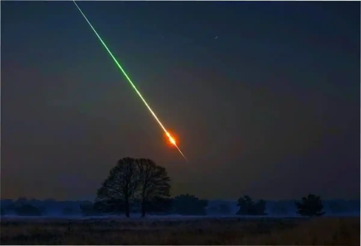 El asteroide cruzó el cielo francés y aterrizó en la campiña normanda.