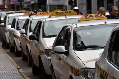 Articulan acciones para mejorar la calidad del servicio de taxis en la capital