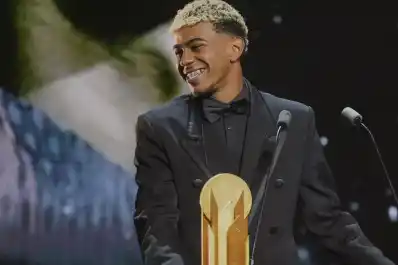 Lamine Yamal y Vicky López ganaron el Trofeo Kopa 2025 en la gala del Balón de Oro
