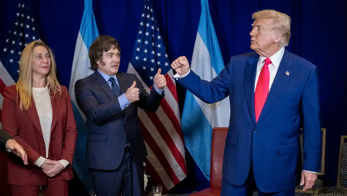 ENCUENTRO. Javier Milei, Donald Trump y Karina Milei. 