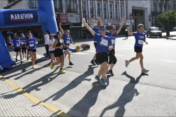 Los 21K de LA GACETA ya tienen su merchandising oficial: la carrera también se vive fuera del circuito
